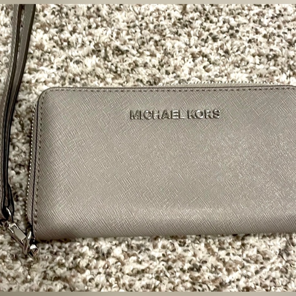 NWOT beautiful Michael Kors gray wristlet wallet with strap, 7 x 4 inches
